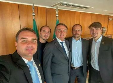 Metade do patrimônio da família Bolsonaro foi comprada em dinheiro vivo, diz site