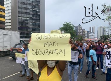 Motoristas por aplicativo bloqueiam parte da pista da Av. Tancredo Neves em manifestação