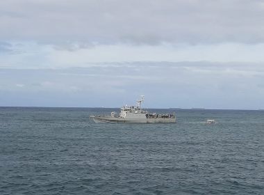 Barco fica à deriva na Baía de Todos-os-Santos após bater em baleia