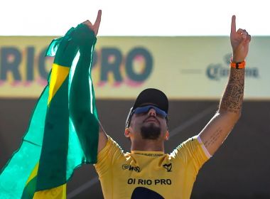 Em final brasileira, Filipe Toledo é campeão mundial de surfe pela primeira vez