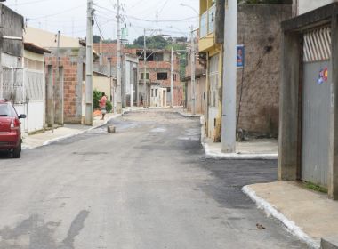 Prefeitura entrega obras de requalificação de rua e canal em Periperi