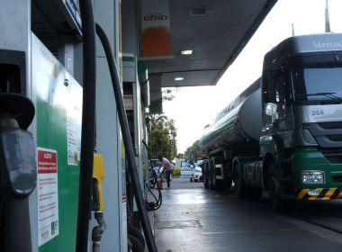 Petrobras reduz preços de diesel para distribuidoras; mudança beneficia clientes