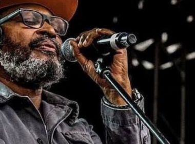 Guitarrista de Edson Gomes tem parada cardíaca no palco e equipe é assaltada na PB