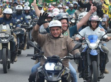 Na reta final da campanha, Bolsonaro visita Bahia e faz motociata em Juazeiro