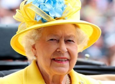 Atestado de óbito aponta velhice como causa da morte da rainha Elizabeth II