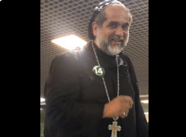 Padre Kelmon é provocado no aeroporto de Salvador: 'O São João já passou'