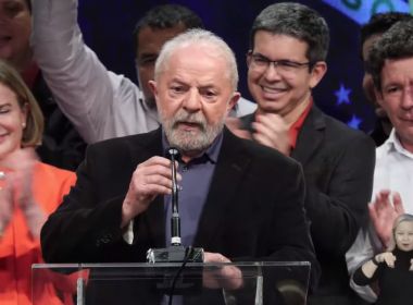 'Para a desgraça de alguns, tenho mais 30 dias', provoca Lula ao falar do 2º turno