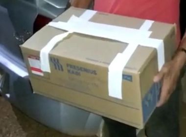 Homem tem pernas amputadas e hospital entrega membros à família em caixa de papelão