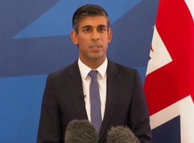 'Fui eleito para consertar erros', diz Rishi Sunak, novo 1º ministro do Reino Unido