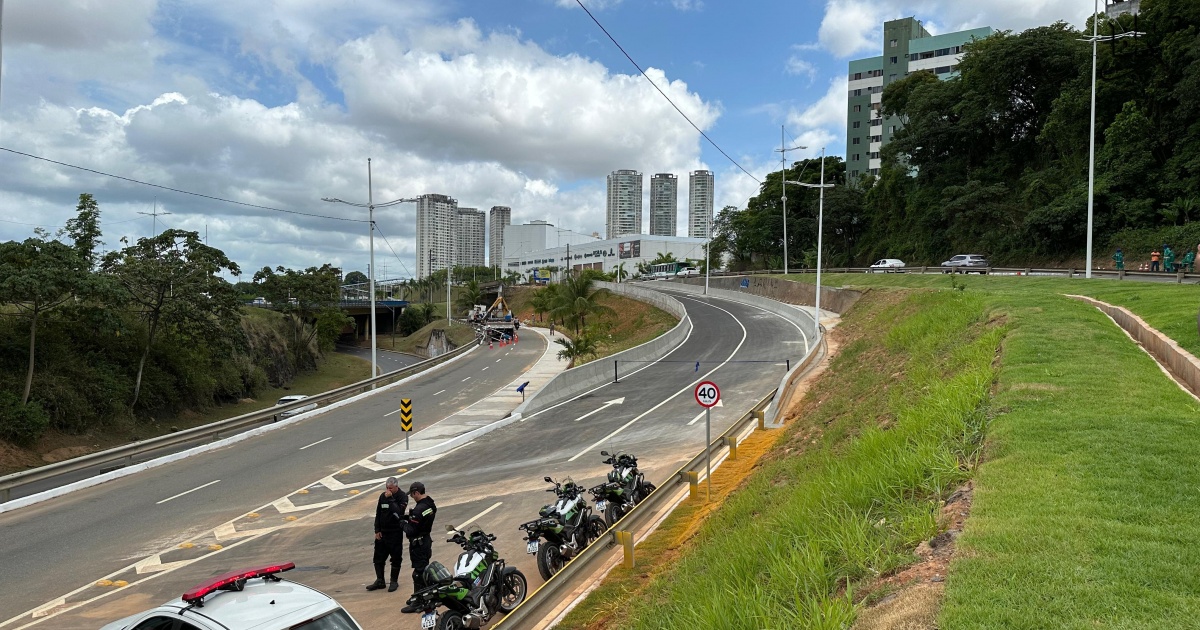 Prefeitura entrega nova via que promete melhorar trânsito na região da