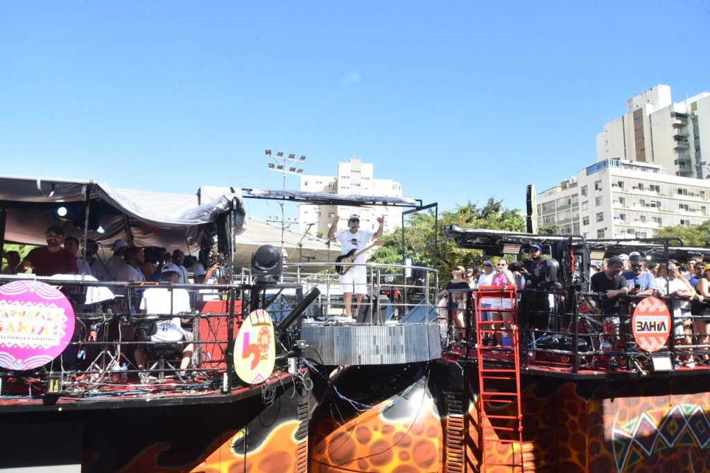 Durval Lellys com Asa de Ãguia no Campo Grande