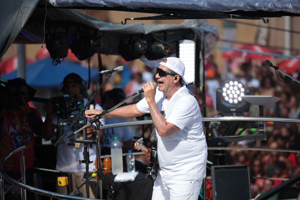 Durval Lellys com Asa de Ãguia no Campo Grande