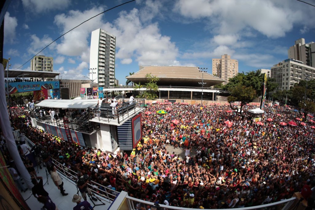 Durval Lellys com Asa de Ãguia no Campo Grande
