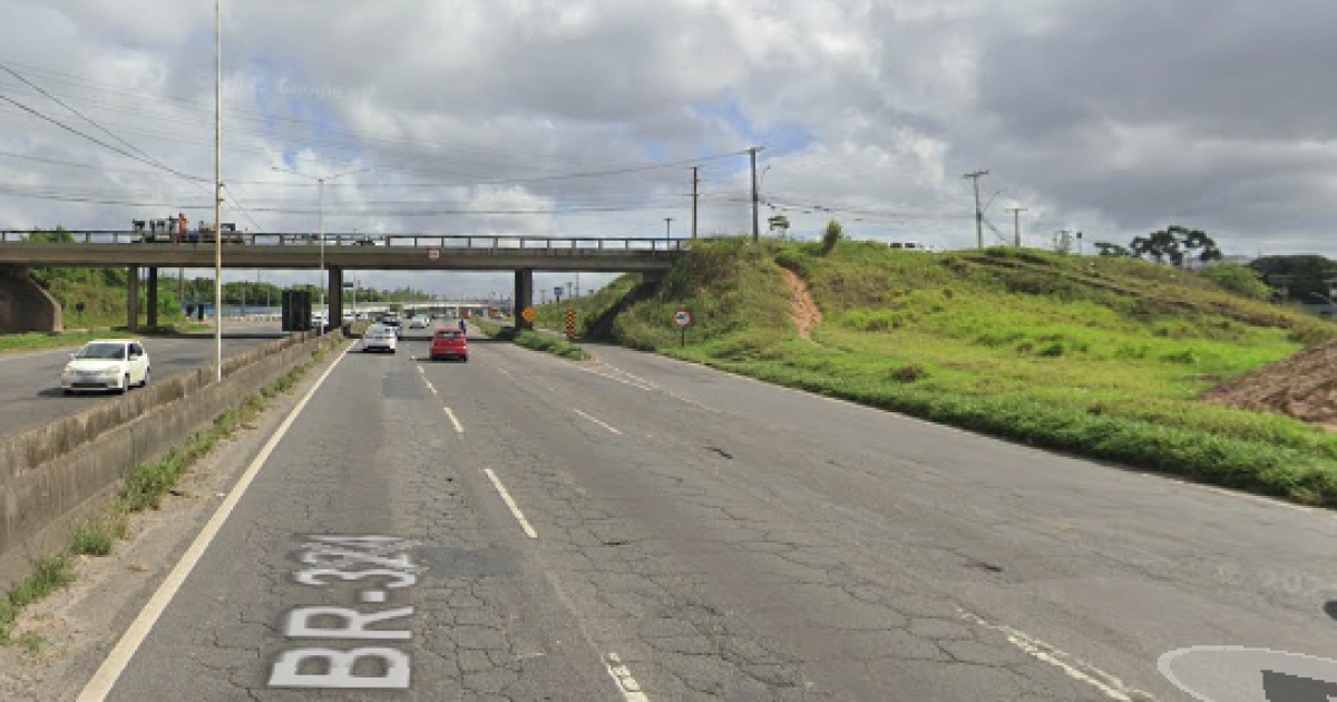 Homem é morto a tiros após briga de trânsito na BR-324, em Salvador