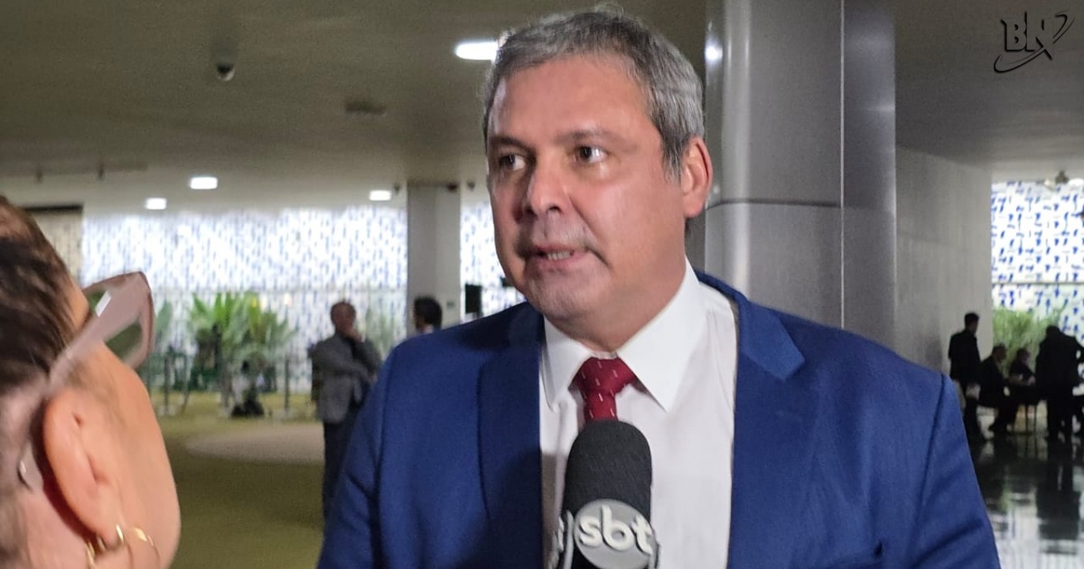Lindbergh critica oficialização de Eduardo Bolsonaro como líder da Minoria: “Deputado fantasma”
