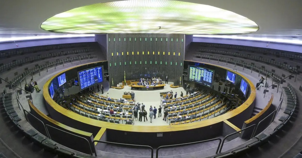 Comissão do Congresso amplia fundo eleitoral e prevê R$ 4,9 bi para fundo eleitoral de 2026