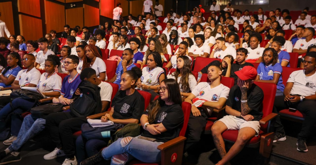 Mega Aulões do Enem: SEC Prepara 120 Mil Estudantes da Bahia com Show e Professores Estrelados!