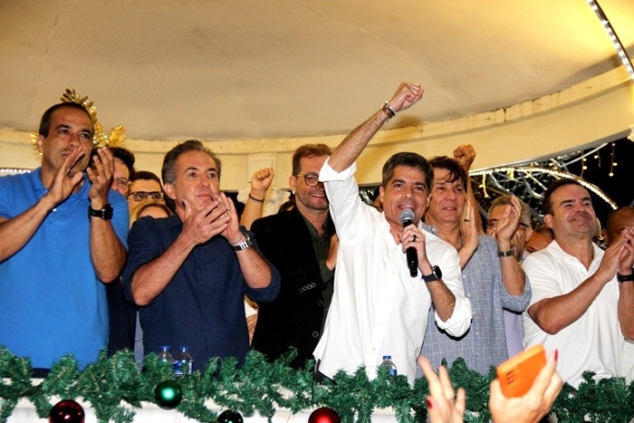 Helicóptero que levou ACM Neto e Bruno Reis para Conceição do Coité pertence a baiano do Banco Master preso, diz coluna