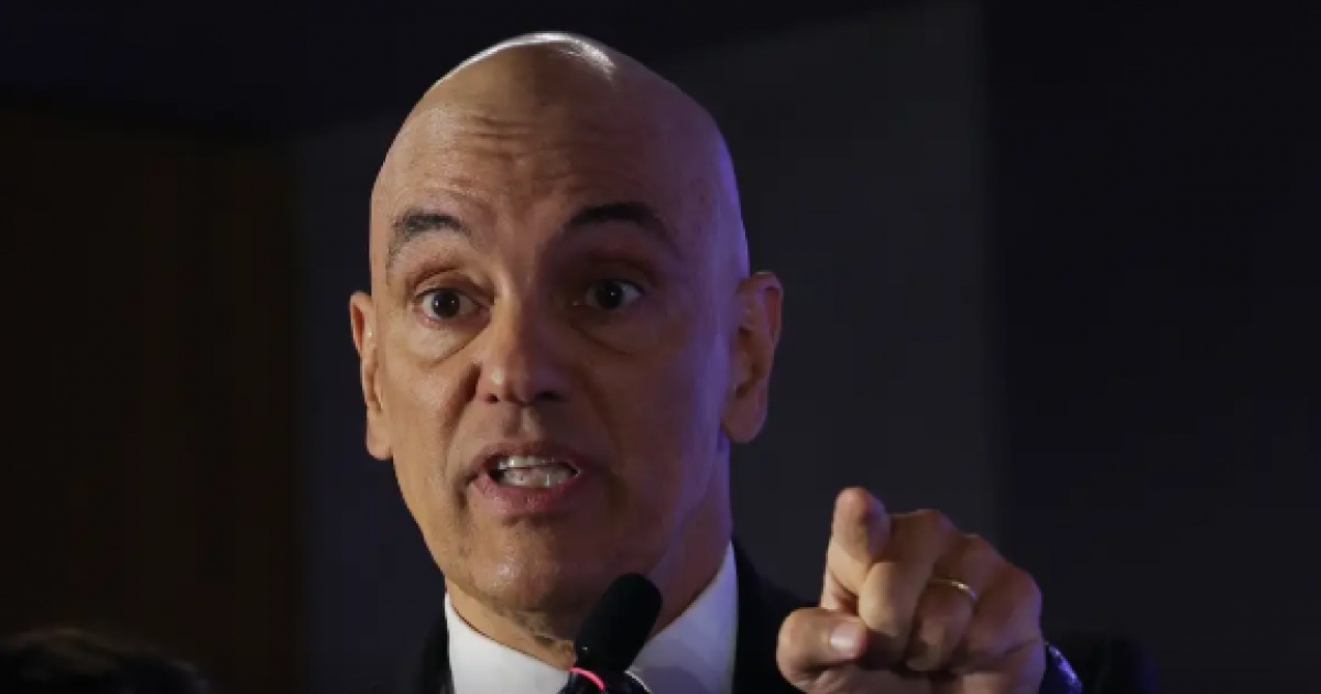 Moraes dá 24 horas para defesa de Bolsonaro explicar tentativa de violar tornozeleira eletrônica