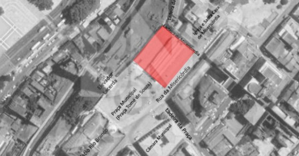 Imagem do terreno retratando o entorno da Praça Thomé de Souza