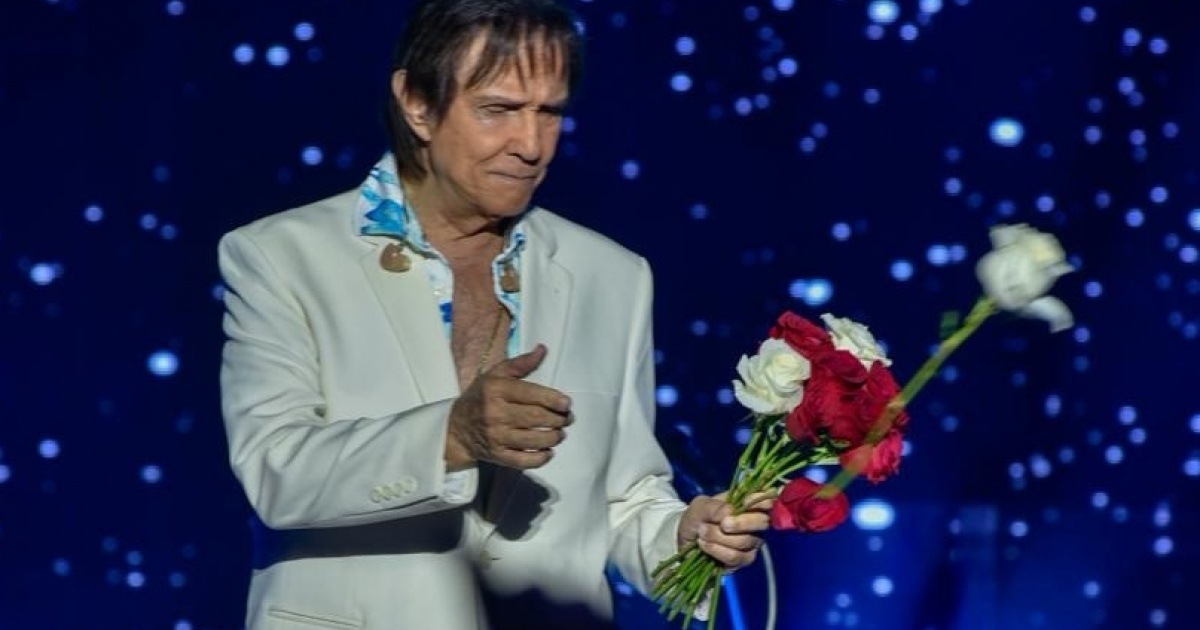 O Rei e as rosas: Roberto Carlos encanta fãs com show especial em Salvador 