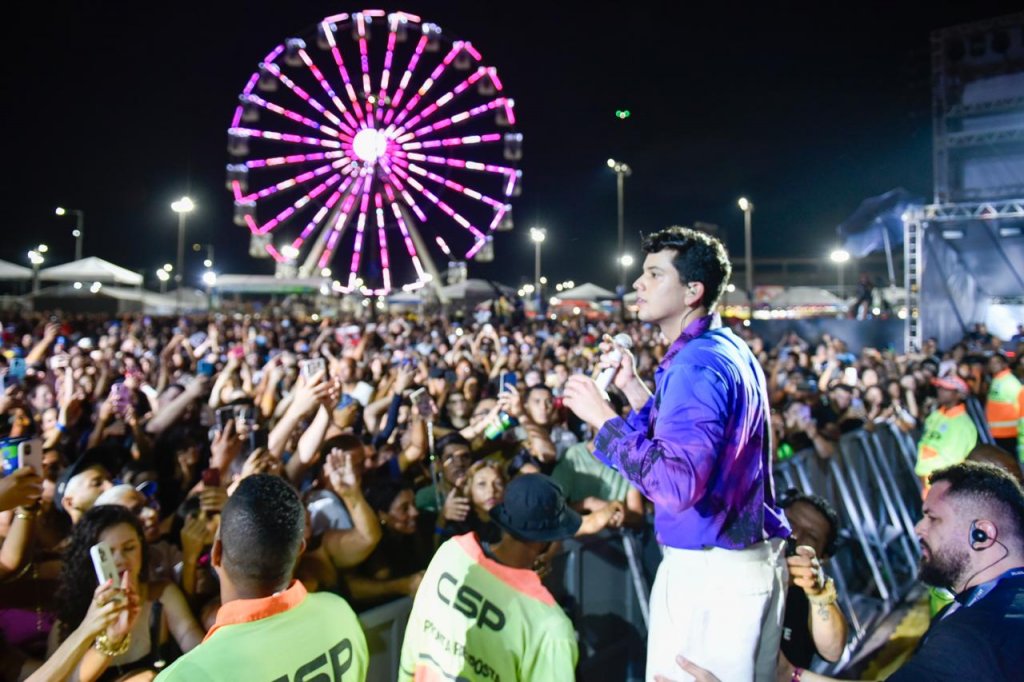 Léo Foguete durante apresentação no Festival Virada Salvador