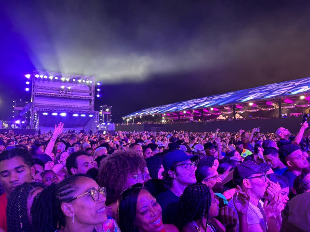 VÍDEO: Simone Mendes reúne sucessos em show no Festival Virada Salvador 5 Simone Mendes durante o show, Virada Salvador 2026