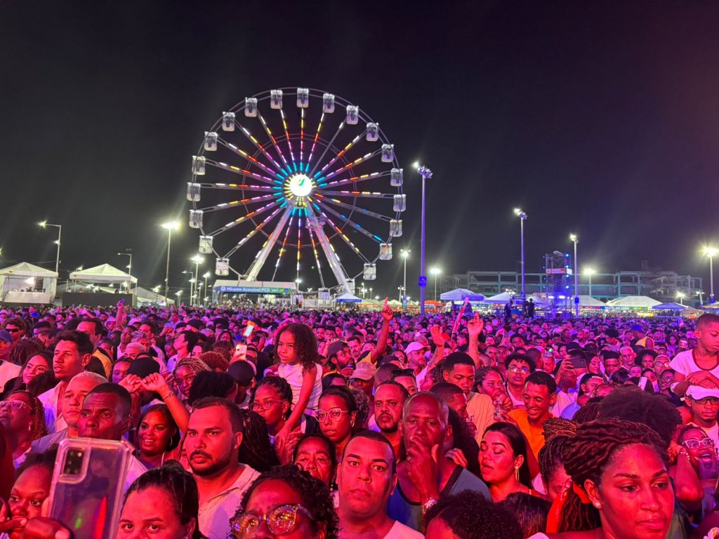Cenas da apresentação de Mari Fernandez