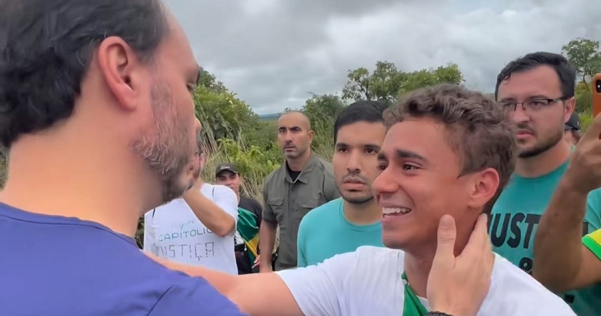 Carlos Bolsonaro se junta a Nikolas Ferreira e outros deputados em meio à caminhada de Minas Gerais a Brasília
