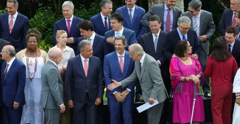 Governo Lula pode perder até 25 ministros no começo de abril; confira quem sai e quem deve ficar na Esplanada