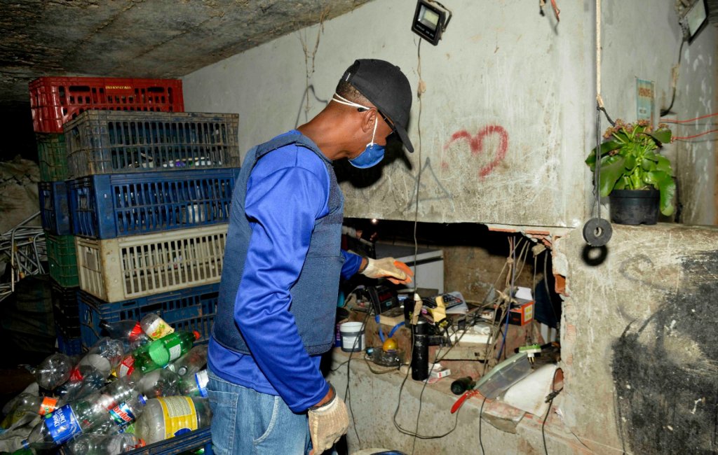 Operação da Prefeitura com a SSP interdita ferros-velhos, apreende materiais e notifica comércios irregulares na Gamboa 3 WhatsApp%20Image%202026 01 21%20at%2015.58.39.