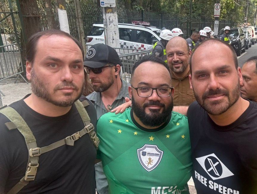 Deputado Leandro de Jesus indica possibilidade de receber apoio da família Bolsonaro após interação nas redes sociais 