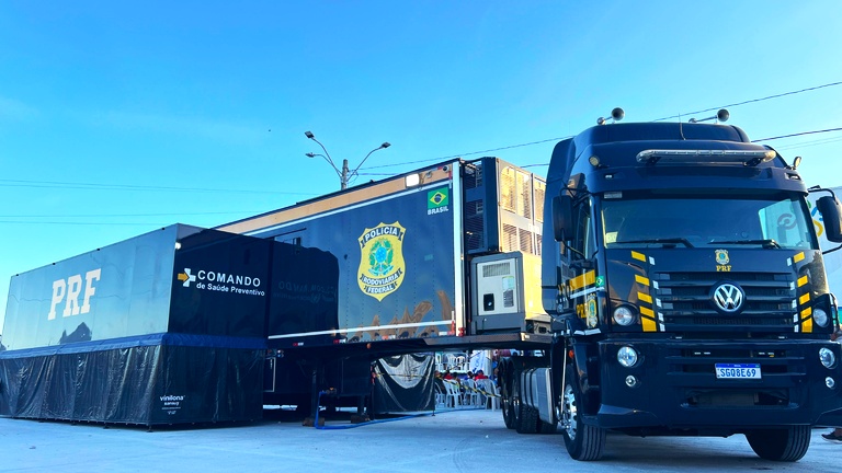 Carreta da Saúde da PRF oferece serviços gratuitos em 4 municípios baianos