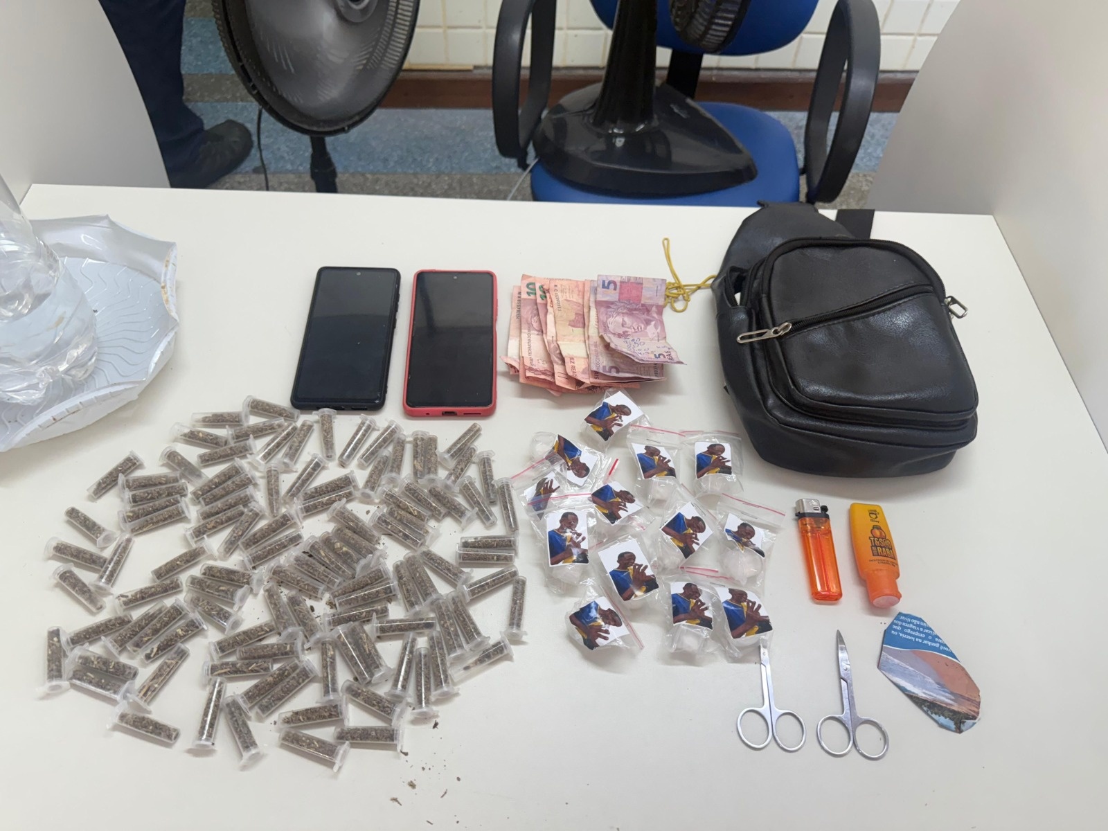 PM prende dupla por tráfico de drogas em Sussuarana