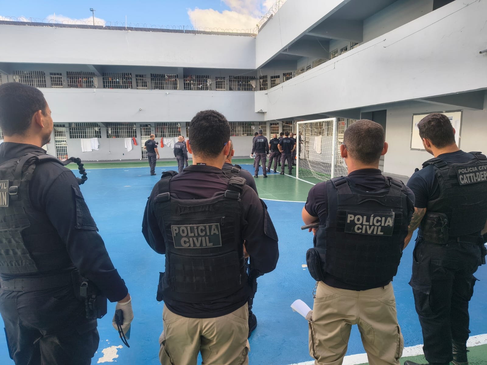 Celulares e drogas são apreendidos em celas do Conjunto Penal de Teixeira de Freitas