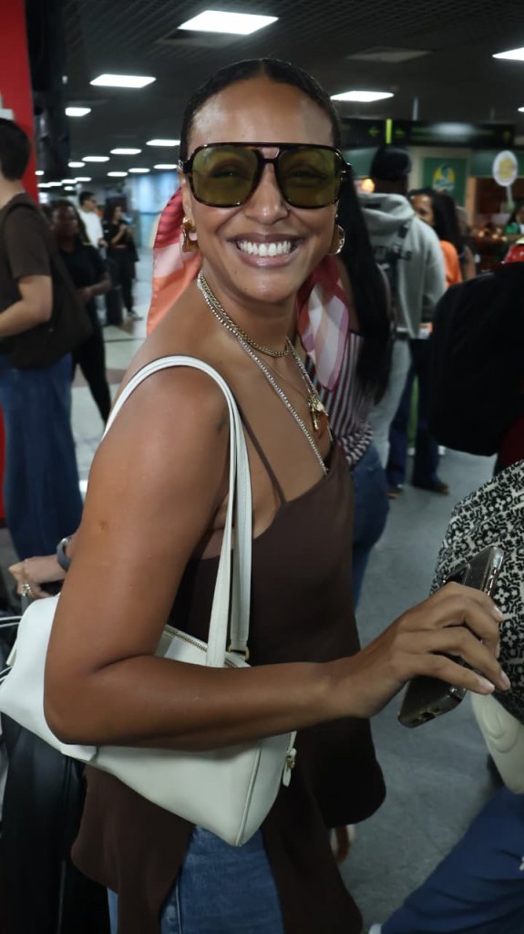 Sheron Menezes chegando