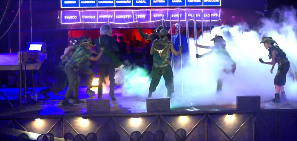 VÍDEO: Com deboche de Bolsonaro, sem Janja e sob vaias: Saiba como foi desfile com homenagem a Lula na Sapucaí 10 lula2