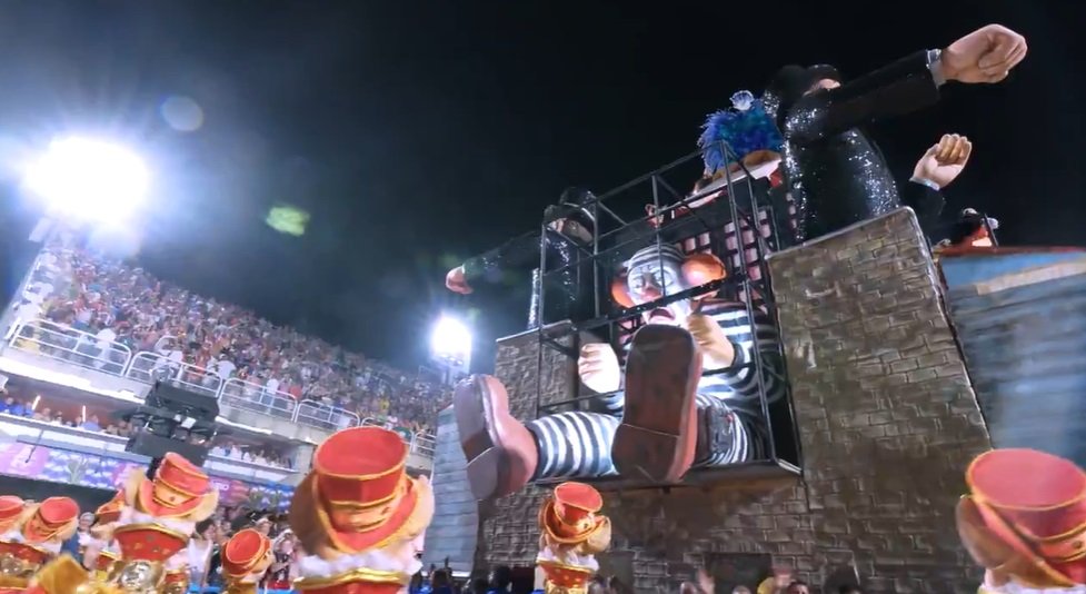 VÍDEO: Com deboche de Bolsonaro, sem Janja e sob vaias: Saiba como foi desfile com homenagem a Lula na Sapucaí 11 lula3