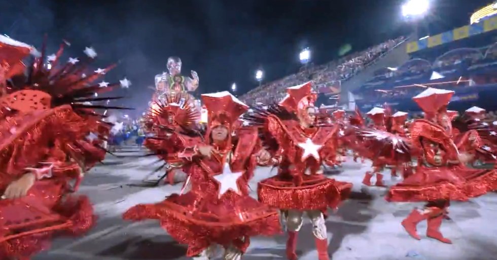 VÍDEO: Com deboche de Bolsonaro, sem Janja e sob vaias: Saiba como foi desfile com homenagem a Lula na Sapucaí 12 lula4