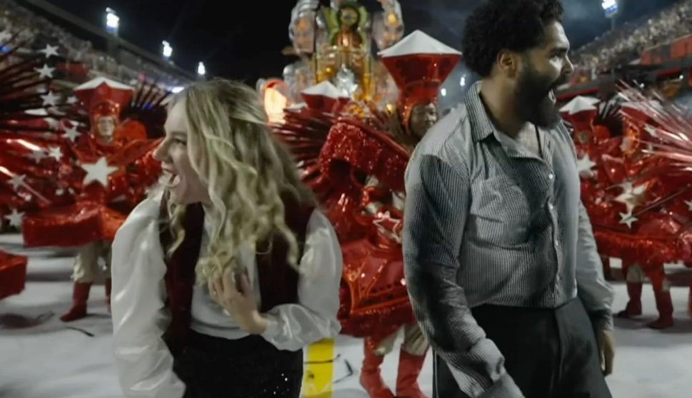 VÍDEO: Com deboche de Bolsonaro, sem Janja e sob vaias: Saiba como foi desfile com homenagem a Lula na Sapucaí 9 lula5