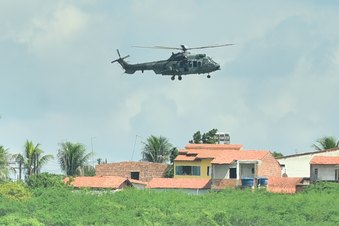 Após táxi aéreo por aviões, AL-BA abre licitação para contratação de transporte via helicóptero por R$ 1,6 milhão