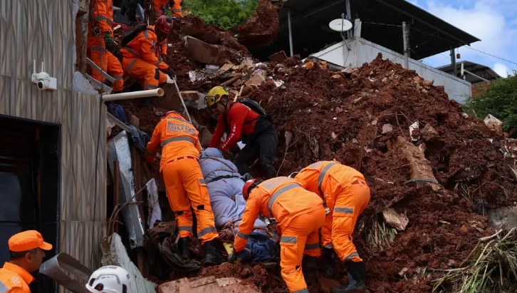 Sobe para 72 o número de mortos nas chuvas em Minas Gerais