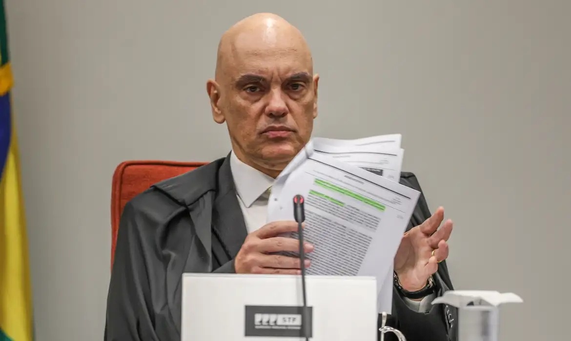 Polícia Federal alega não ver razões para investigar Moraes por mensagens com Vorcaro