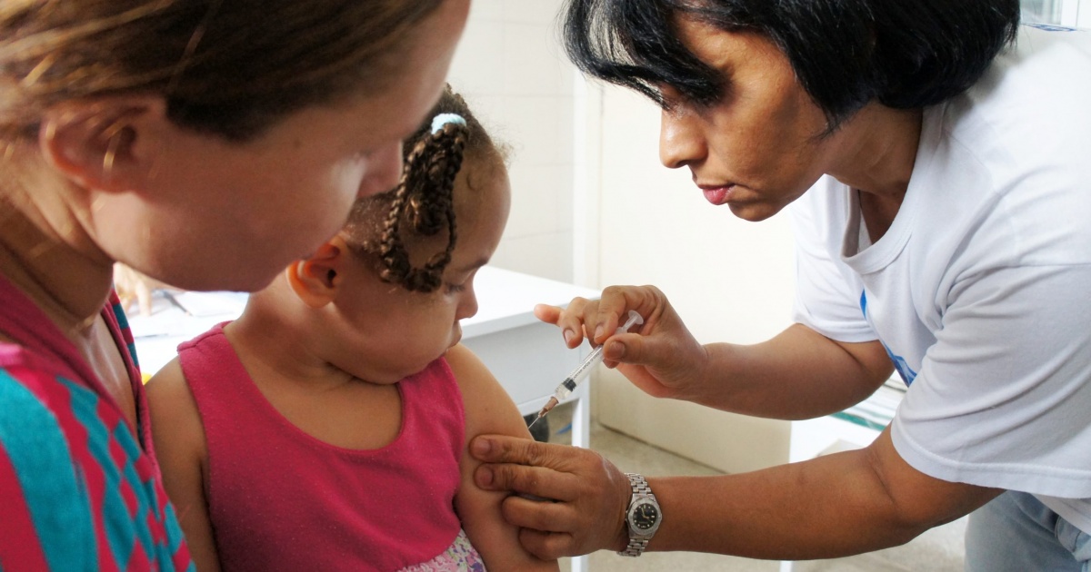 Bahia recebe 1,3 milhão de doses da vacina contra a influenza e inicia distribuição