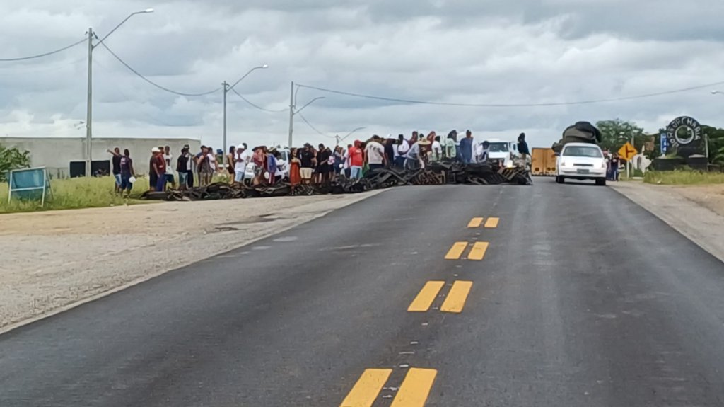 Foto relacionada ao bloqueio da BR-324