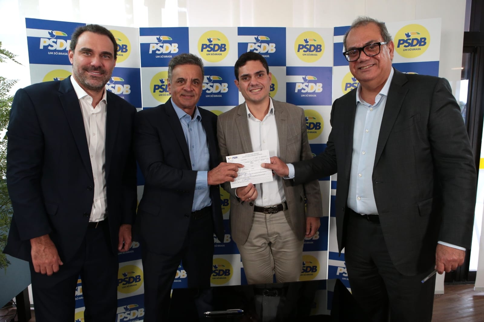 Filho de Carlos Muniz se filia ao PSDB e lança pré-candidatura a deputado federal