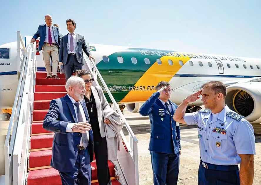 Lula recua de compra de novo avião presidencial para evitar desgaste eleitoral