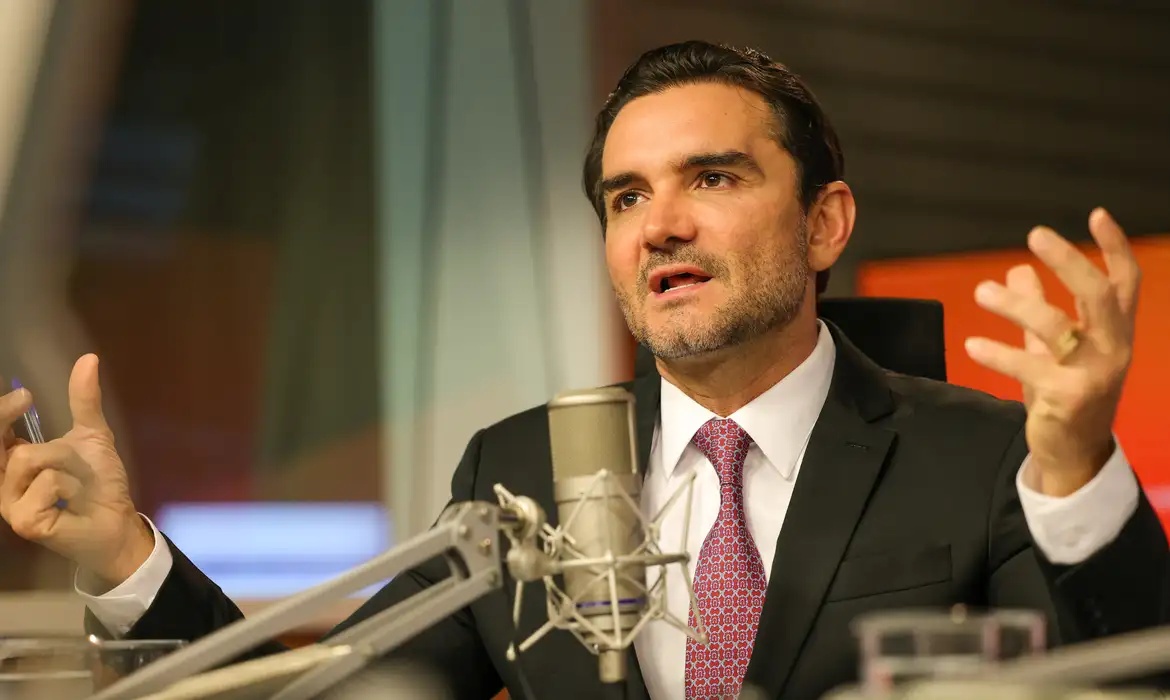 Ex-ministro do Turismo, Celso Sabino se filia ao PDT e anuncia pré-candidatura ao Senado pelo Pará