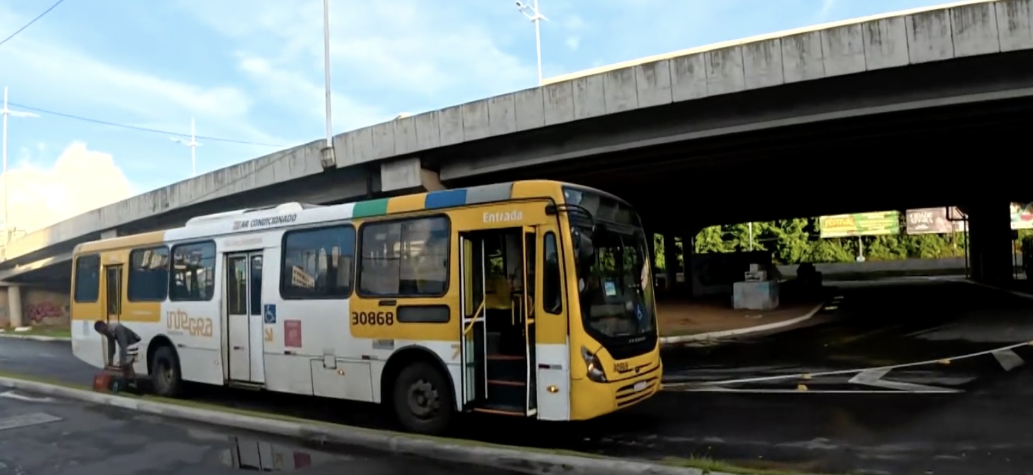 Ônibus deixam de circular no Nordeste de Amaralina após confronto armado com a PM