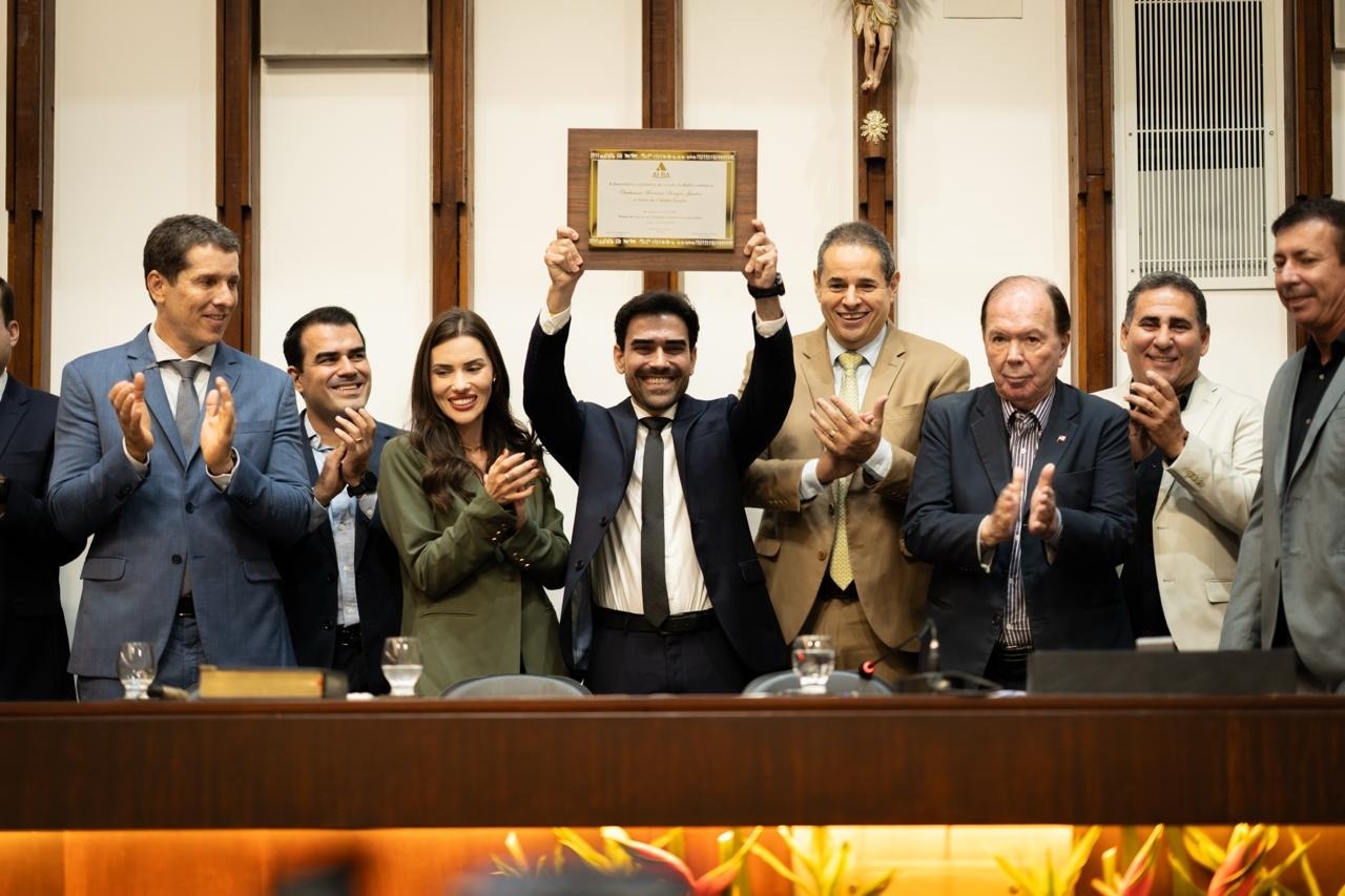 Prefeito de Luís Eduardo Magalhães recebe título de Cidadão Baiano na ALBA